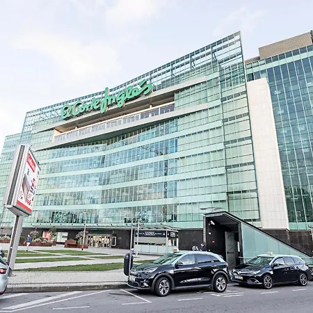 2br Flat By Metro W/ Free Parking By Lovelystay *