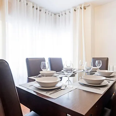 2br Flat By Metro W/ Free Parking By Lovelystay *