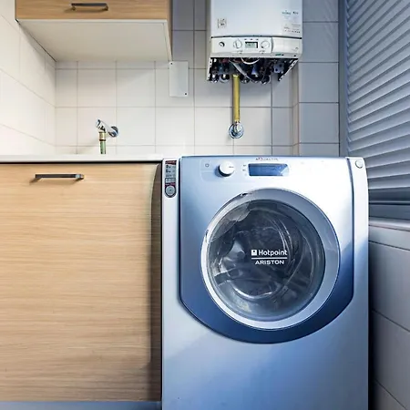 2br Flat By Metro W/ Free Parking By Lovelystay Apartment *