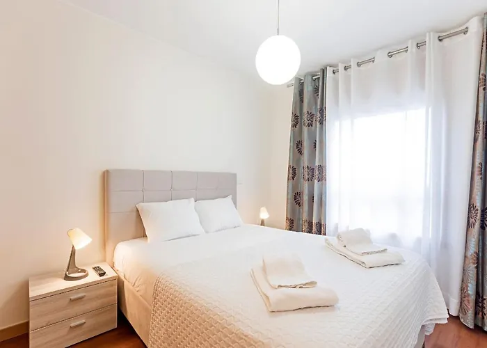 2br Flat By Metro W/ Free Parking By Lovelystay Apartment *