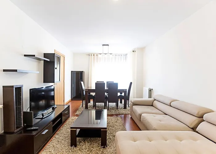 2br Flat By Metro W/ Free Parking By Lovelystay *