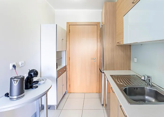 2br Flat By Metro W/ Free Parking By Lovelystay Apartment *