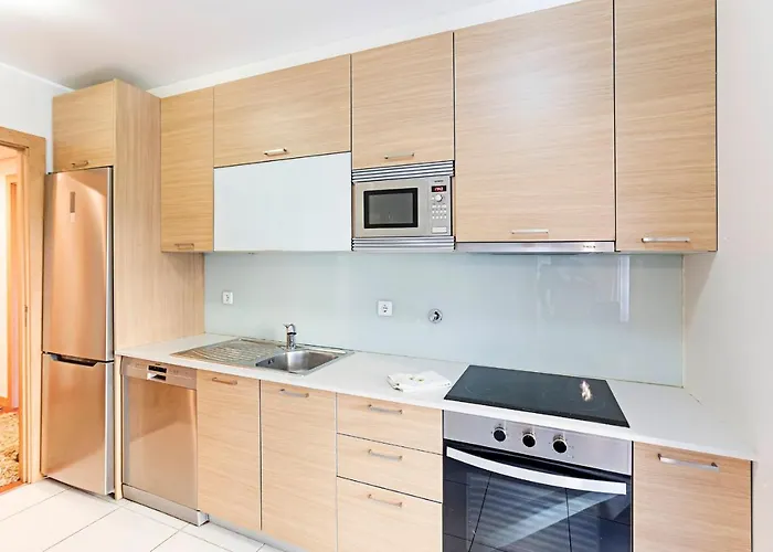 2br Flat By Metro W/ Free Parking By Lovelystay *