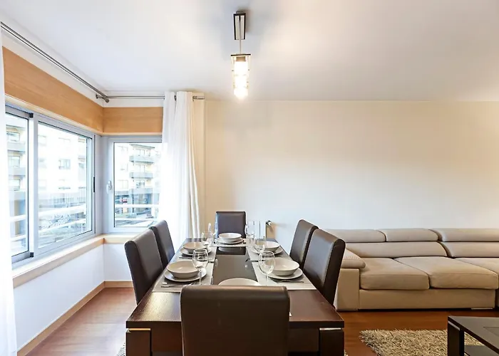 2br Flat By Metro W/ Free Parking By Lovelystay *