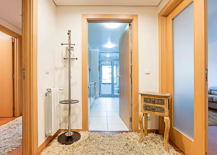 Apartment 2br Flat By Metro W/ Free Parking By Lovelystay *