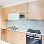 2br Flat By Metro W/ Free Parking By Lovelystay *