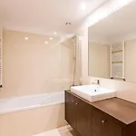 アパート 2br Flat By Metro W/ Free Parking By Lovelystay