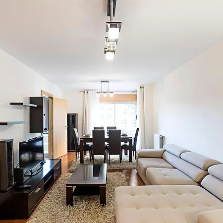 2br Flat By Metro W/ Free Parking By Lovelystay