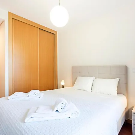 Apartment 2br Flat By Metro W/ Free Parking By Lovelystay Vila Nova de Gaia