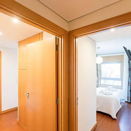 Apartment 2br Flat By Metro W/ Free Parking By Lovelystay