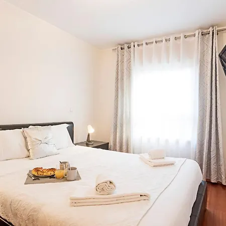 2br Flat By Metro W/ Free Parking By Lovelystay Apartment *