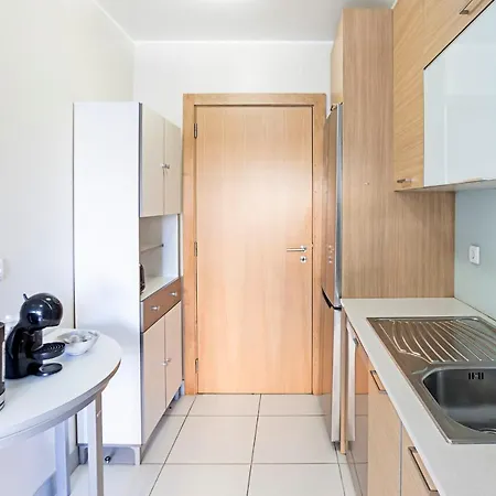 2br Flat By Metro W/ Free Parking By Lovelystay Apartment *