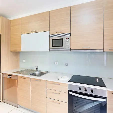 2br Flat By Metro W/ Free Parking By Lovelystay *