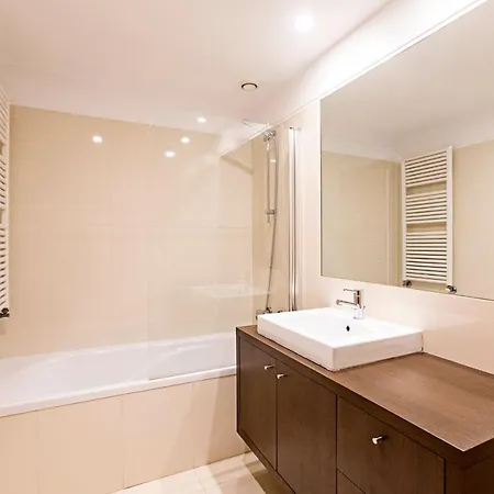 شقة 2br Flat By Metro W/ Free Parking By Lovelystay