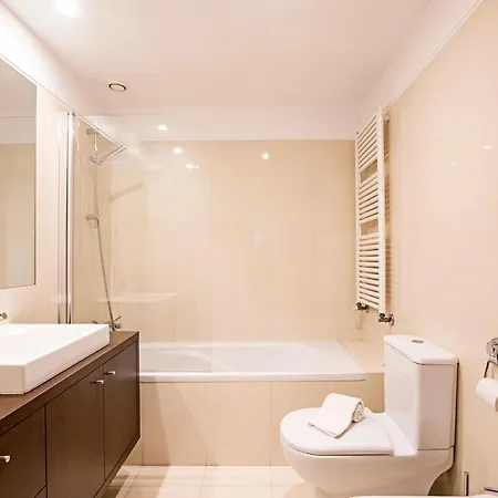 2br Flat By Metro W/ Free Parking By Lovelystay