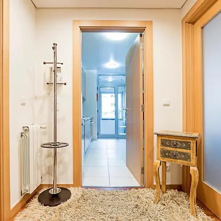 Apartment 2br Flat By Metro W/ Free Parking By Lovelystay *