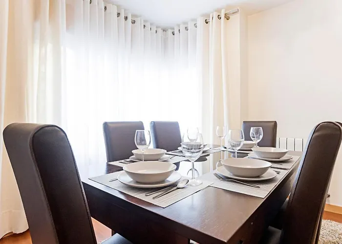 2br Flat By Metro W/ Free Parking By Lovelystay *