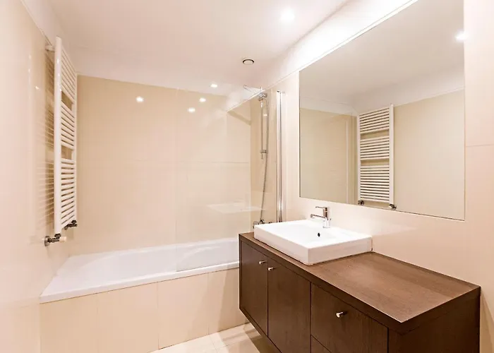 Apartament 2br Flat By Metro W/ Free Parking By Lovelystay